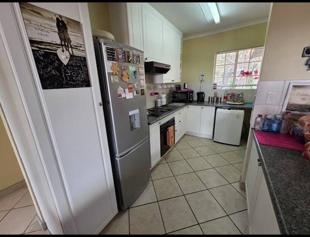 2 BEDROOM APARTMENT FOR SALE IN MAGALIESKRUIN